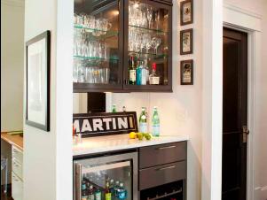<center>Stylish Home Bars Squeezed Into Small Spaces