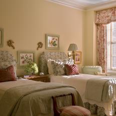 Shabby Chic Guest Bedroom with Twin Beds