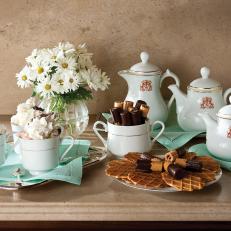 Vintage Tea Set With Simple Daisy Arrangement