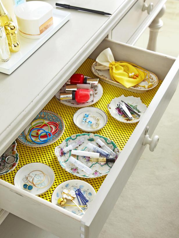 Saucers Organize Vanity Drawer 