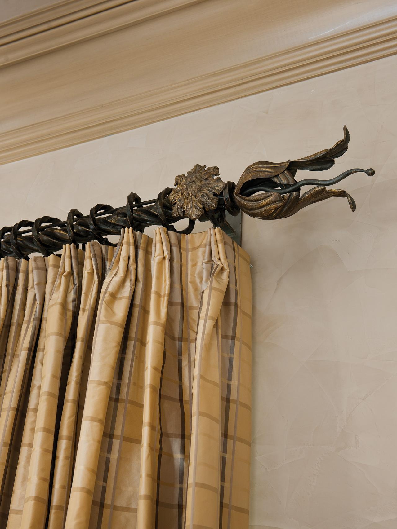 Iron Curtain Rod With Floral Finial | HGTV