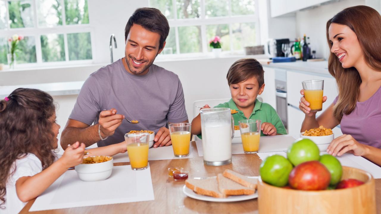 20+ Tips for Turning Your Small Kitchen Into an Eat-In Kitchen