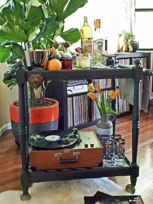 How to Outfit a Bar Cart: Stylish Tips for a Chic Home Bar