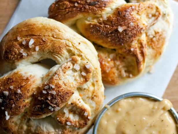 Pub-Style Pretzels And Beer Cheese Sauce Recipe | HGTV