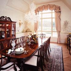 Traditional Dining Room With Formal Dining Furniture Set