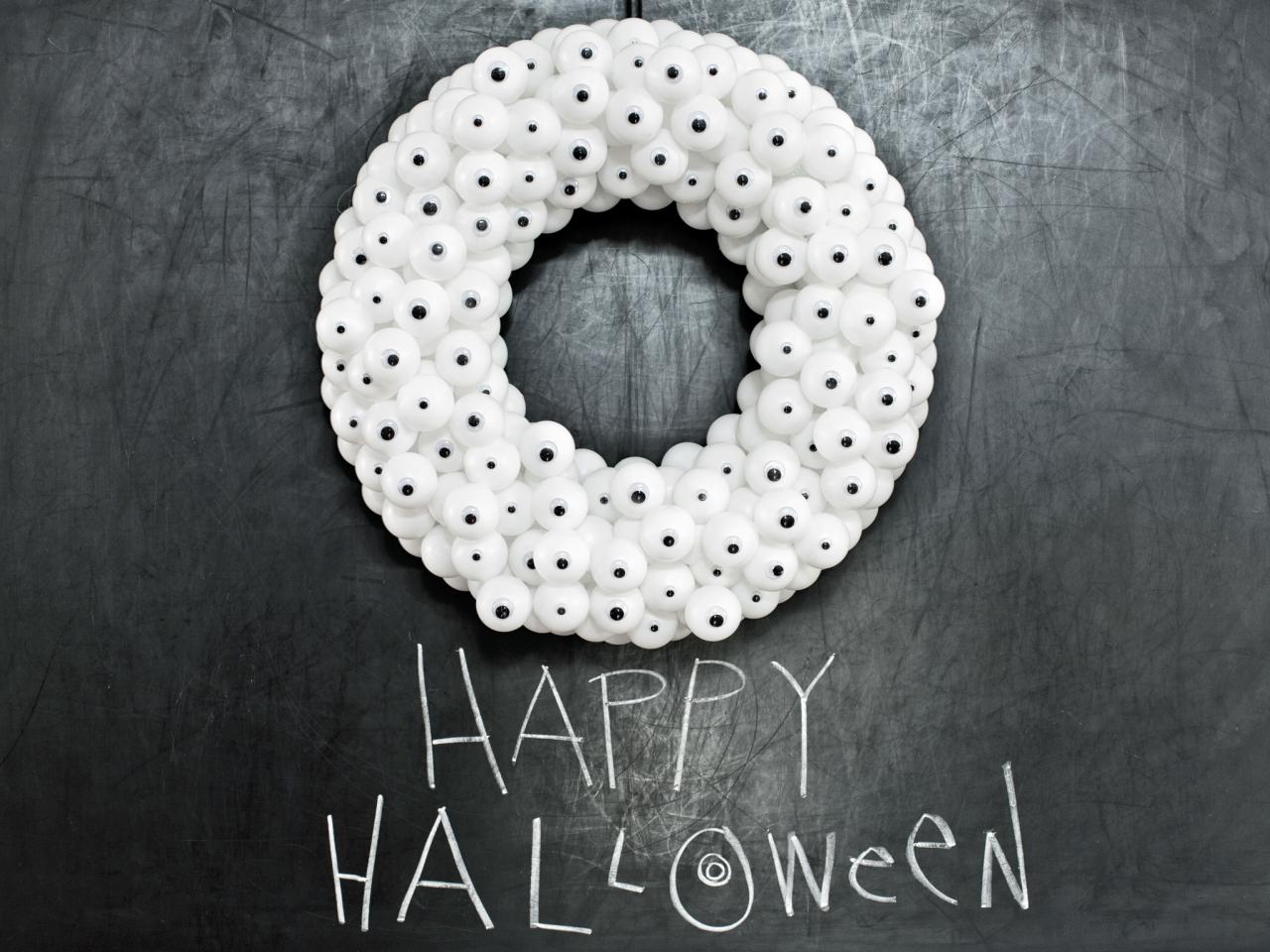 DIY Eyeball Halloween Door Cover