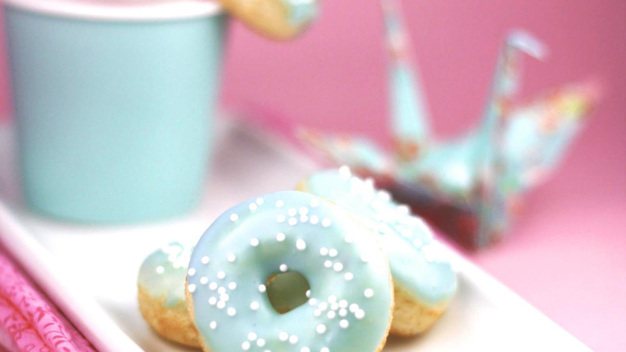 Chocolate Wax Seals on Poured Fondant Honey Cupcakes - Sprinkle Bakes