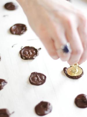 Chocolate Wax Seals on Poured Fondant Honey Cupcakes - Sprinkle Bakes