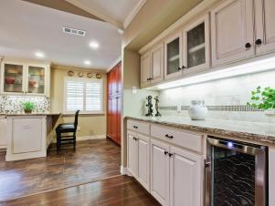 RS_Barbara-Gilbert-Traditional-White-Red-Kitchen-2_s4x3