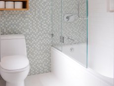 White Bathroom Tub With Glass Doors