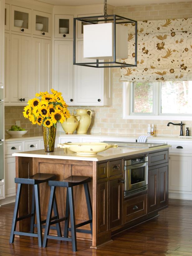 Cottage Kitchen With Creamy Countertops 