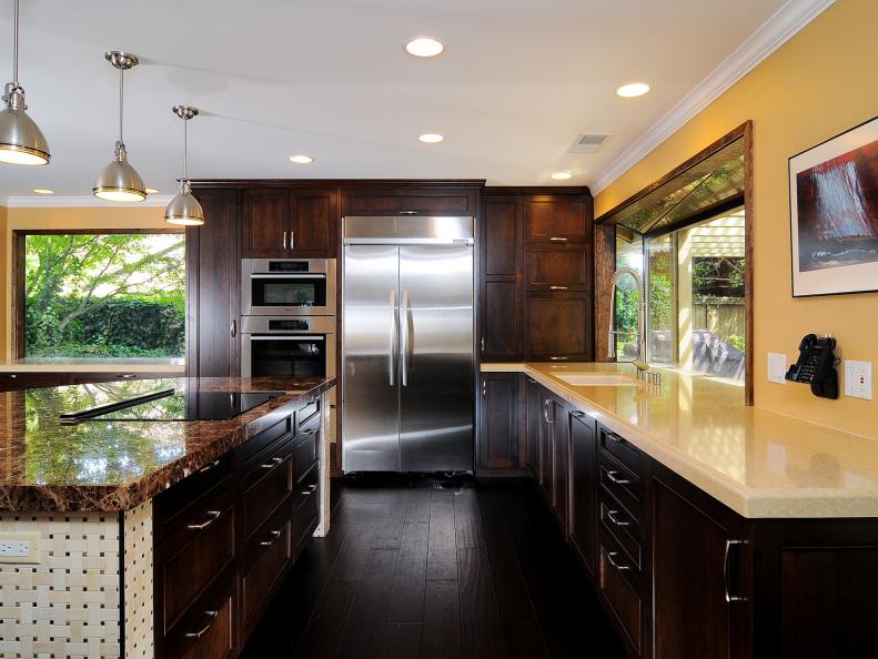 Transitional Kitchen With Stainless Steel Appliances 