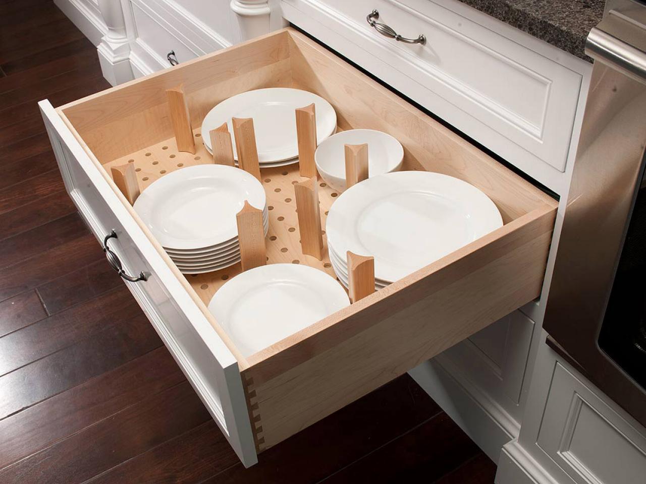 Featured image of post Drawer Plate Organizers : Deep drawer inserts and peg systems turn your ordinary drawer into an innovative storage solution with these peg systems from hafele, peter.