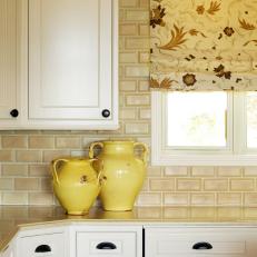 Floral Window Shade in Pale Yellow Kitchen