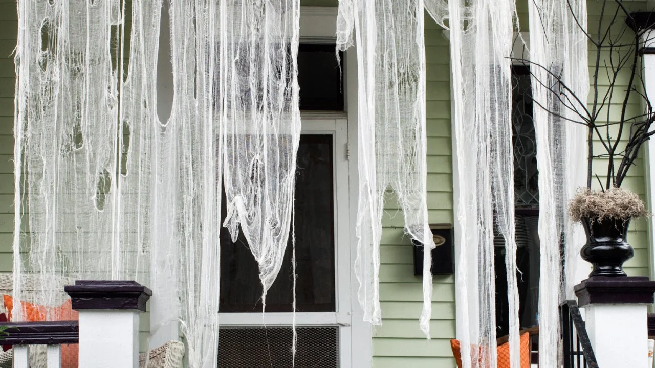 Make Ghostly Outdoor Draperies for Halloween | HGTV
