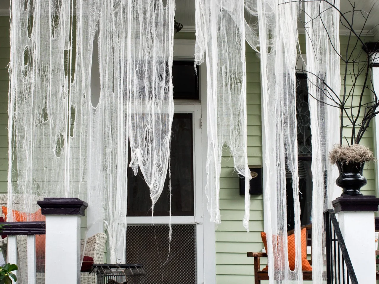 Make Ghostly Outdoor Draperies for Halloween | HGTV