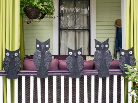 Outdoor Halloween Decoration: Banister Owls