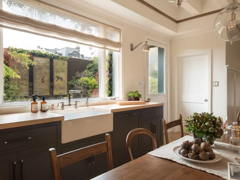 White Contemporary Cottage Eat-In Kitchen White Contemporary Cottage Eat-In Kitchen