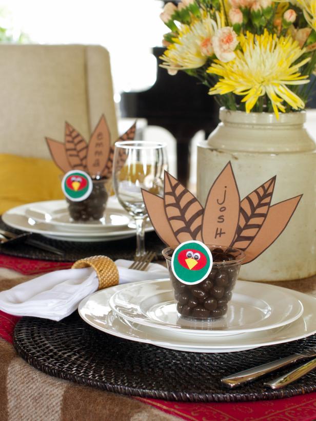 Not only is this clever place card adorable, it's also a party favor your guests can nibble on during the Thanksgiving celebrations and (if there are any treats left) take home with them.