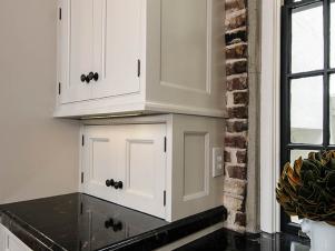 RS_bryan-reiss-white-traditional-cabinets-black-countertops_3x4