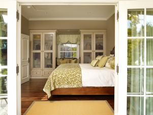 RS_sarah-barnard-yellow-white-brown-traditional-bedroom-windows_4x3