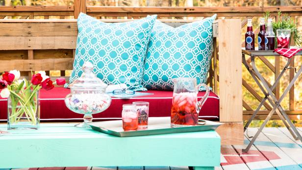 24 DIY Pallet Projects