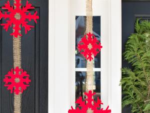 BPF_holiday-house_exterior_natural_porch_decorating_lanyards_v