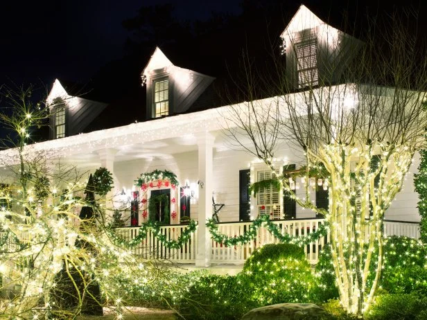 houses dressed for christmas How to Give Your Home Christmas Curb Appeal