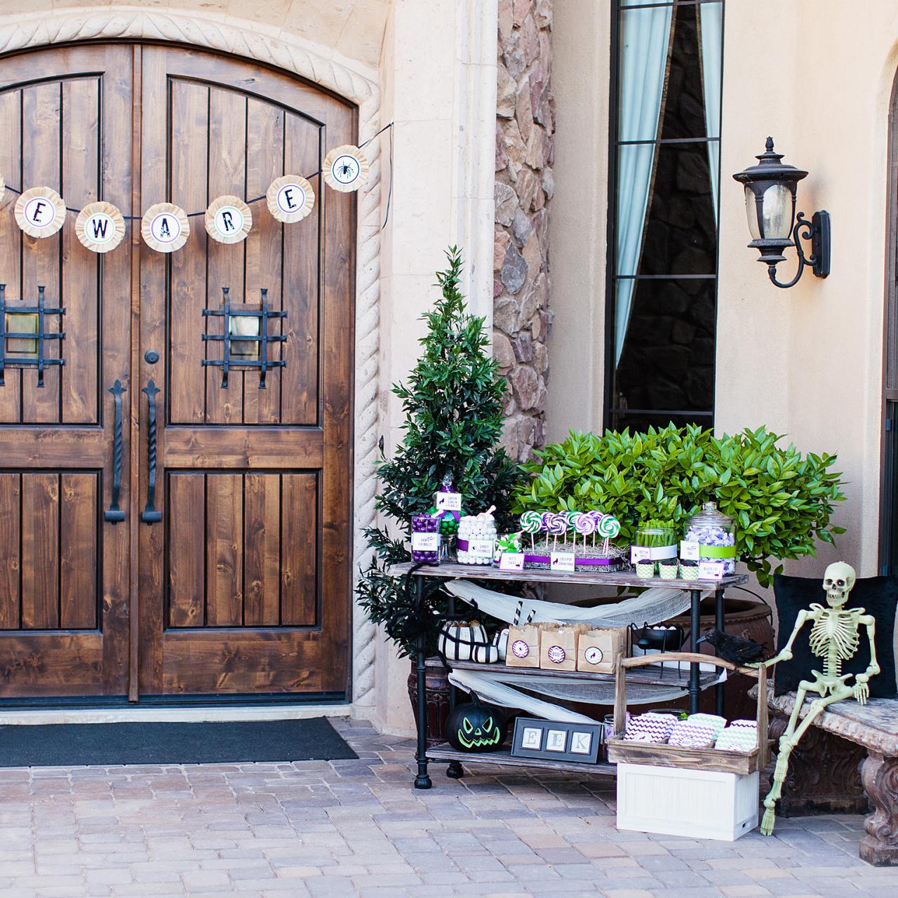 Dad builds scary front door to save candy from trick-or-treaters