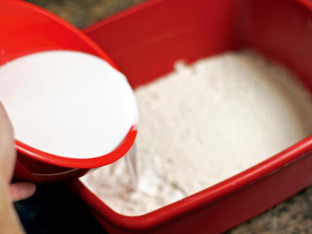 Place 2 cups of plaster in a deep container. Add one batch of water and glue mixture and mix until smooth and creamy