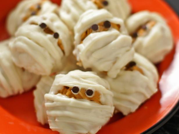 Halloween Haystack Mummies Recipe | HGTV