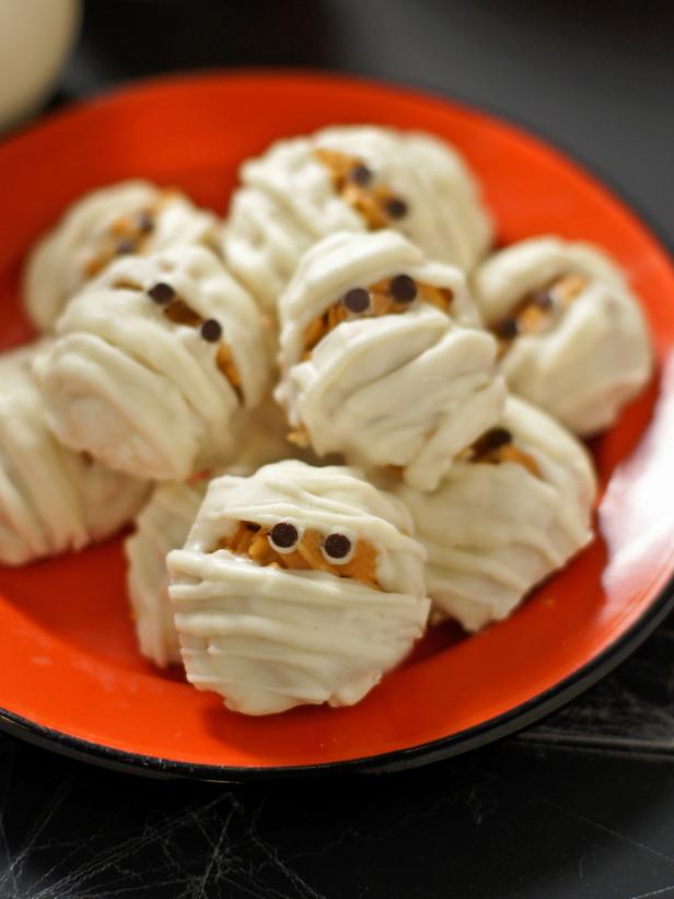 Mummy Cookies on a Plate
