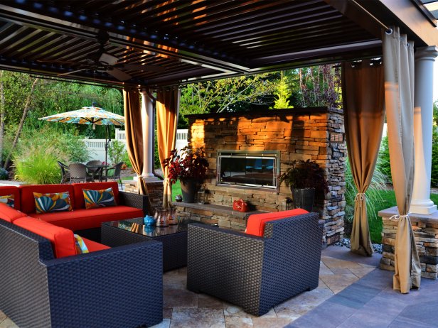 Contemporary Outdoor Sitting Area 