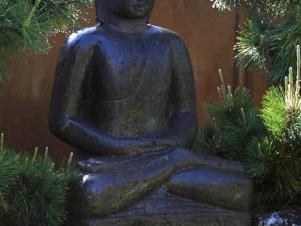 ci_Margie-Grace_japanese-zen-garden_buddha-sculpture_s3x4