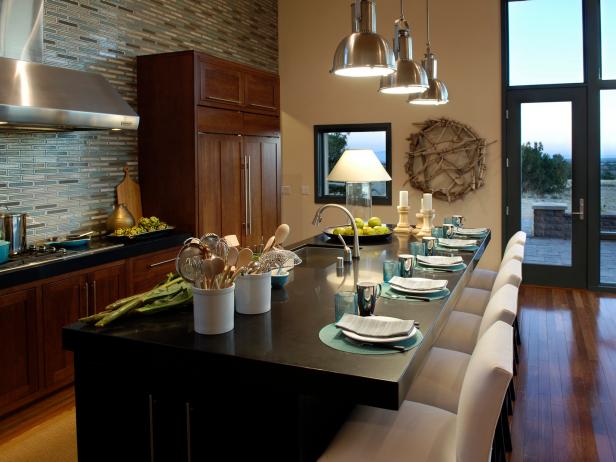 Eat-In Kitchen With Large Island | HGTV