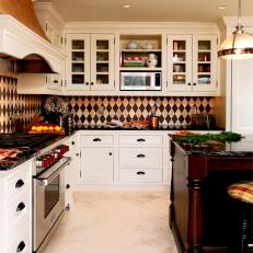 White Traditional Kitchen Cabinets