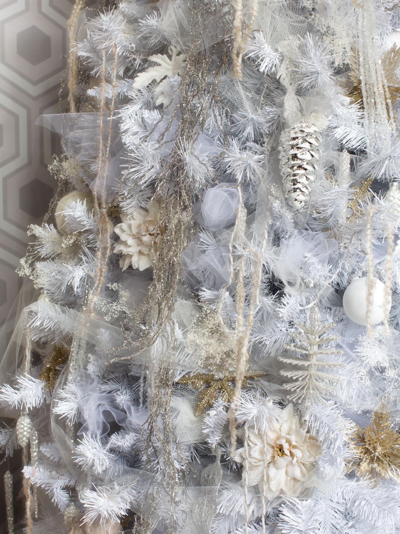 Simple White Pinecone Decor Ideas - A Pretty Fix