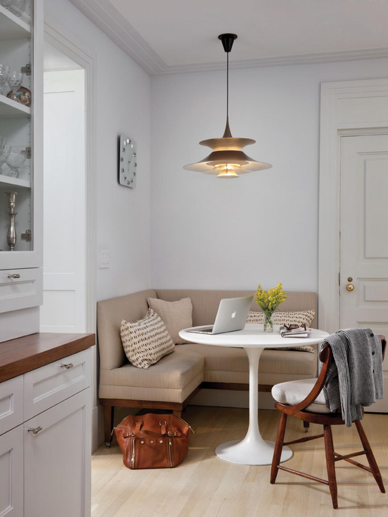 corner banquette with round table