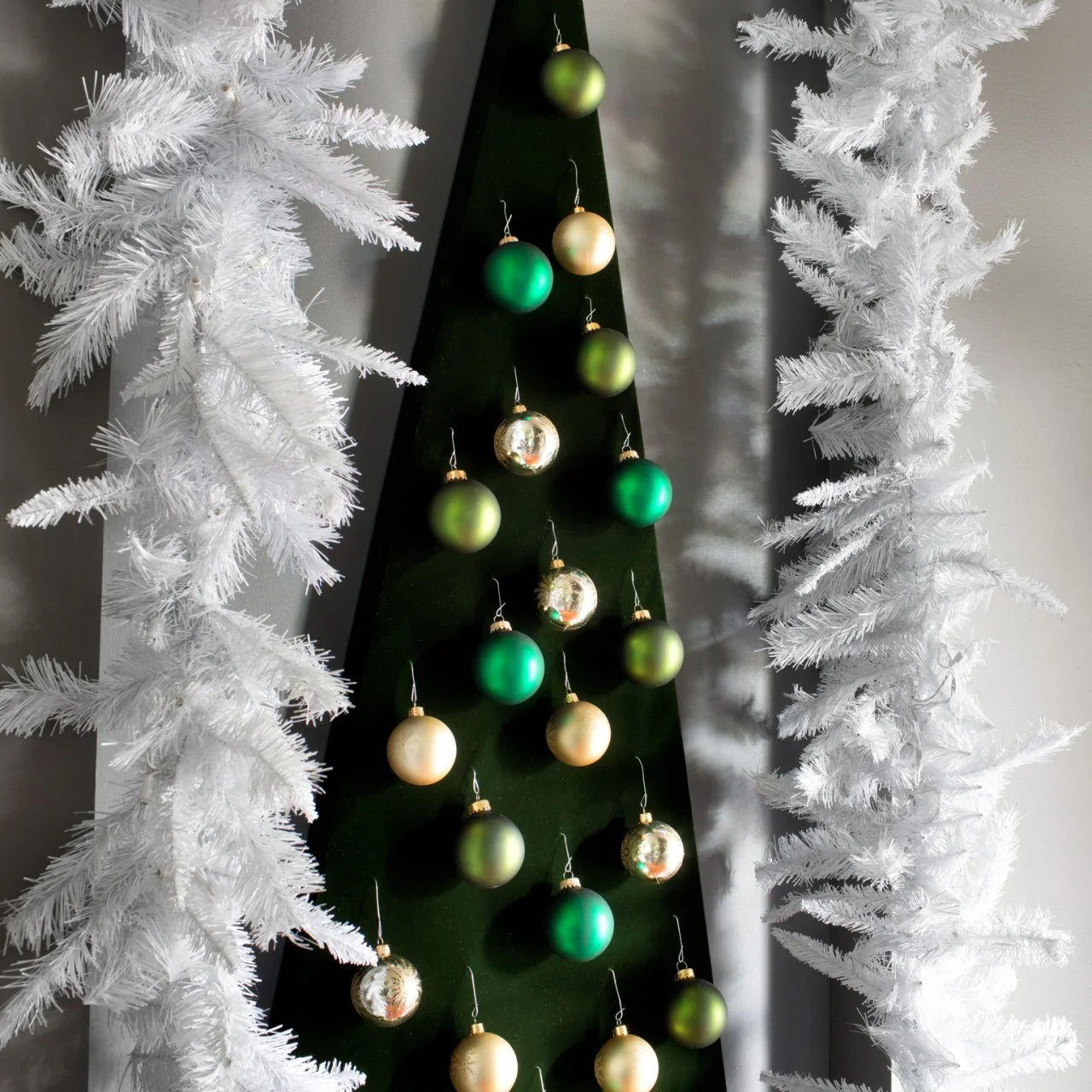 Wall mounted christmas tree with lights cheap