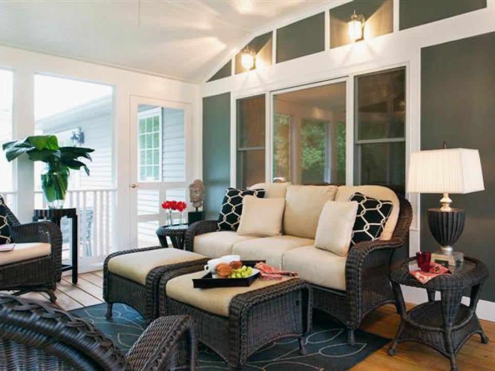 Casual Eclectic Sunroom Sey, How Do You Decorate A 3 Season Room