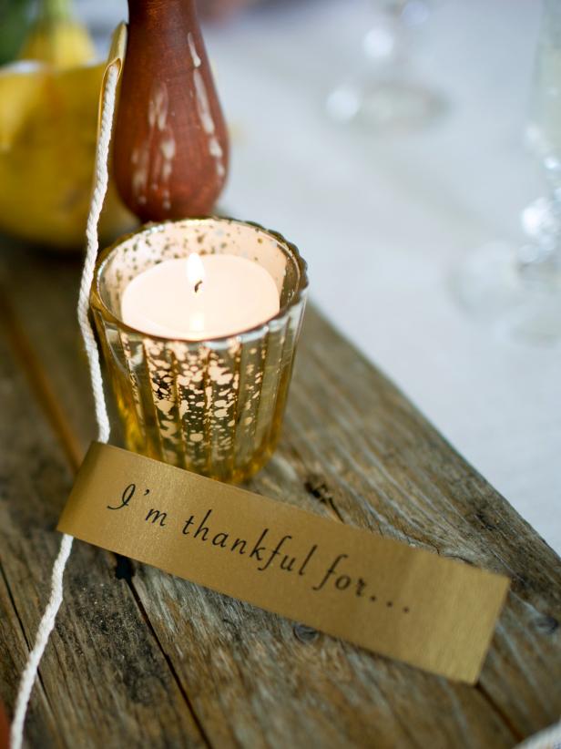This Thanksgiving, let everyone join in the fun of decorating the table while remembering to count their blessings. Once guests have filled in all the strips of paper with what they're thankful for, run the chain down the table.