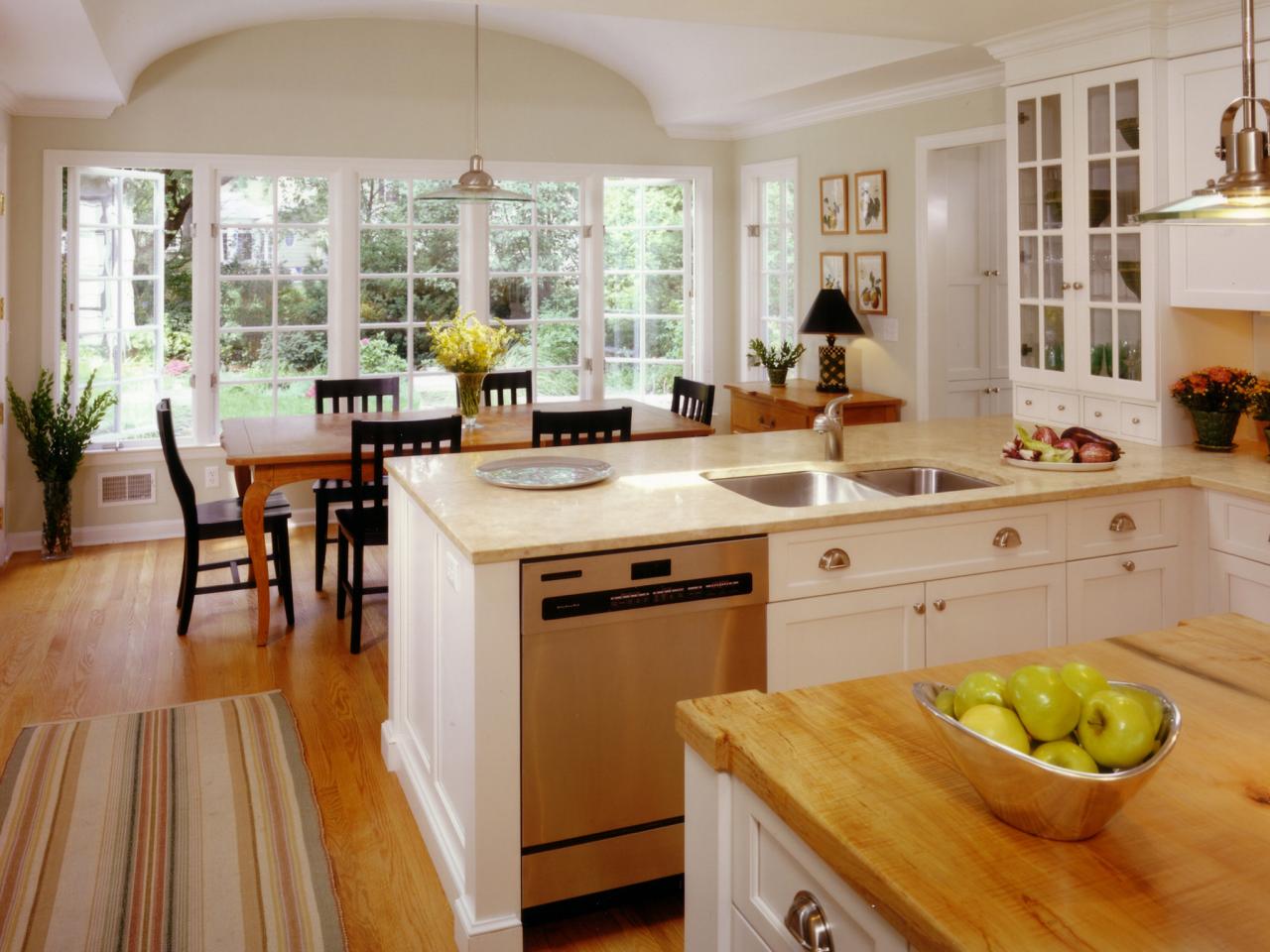 white traditional kitchen cabinet ideas for small kitchens