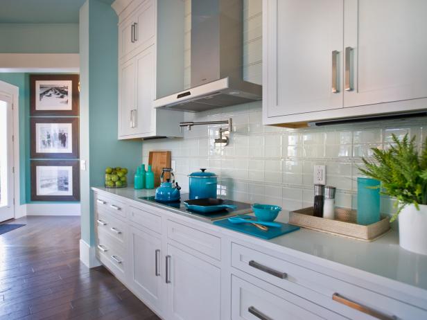 Coastal Kitchen With White Subway Tile Backsplash 