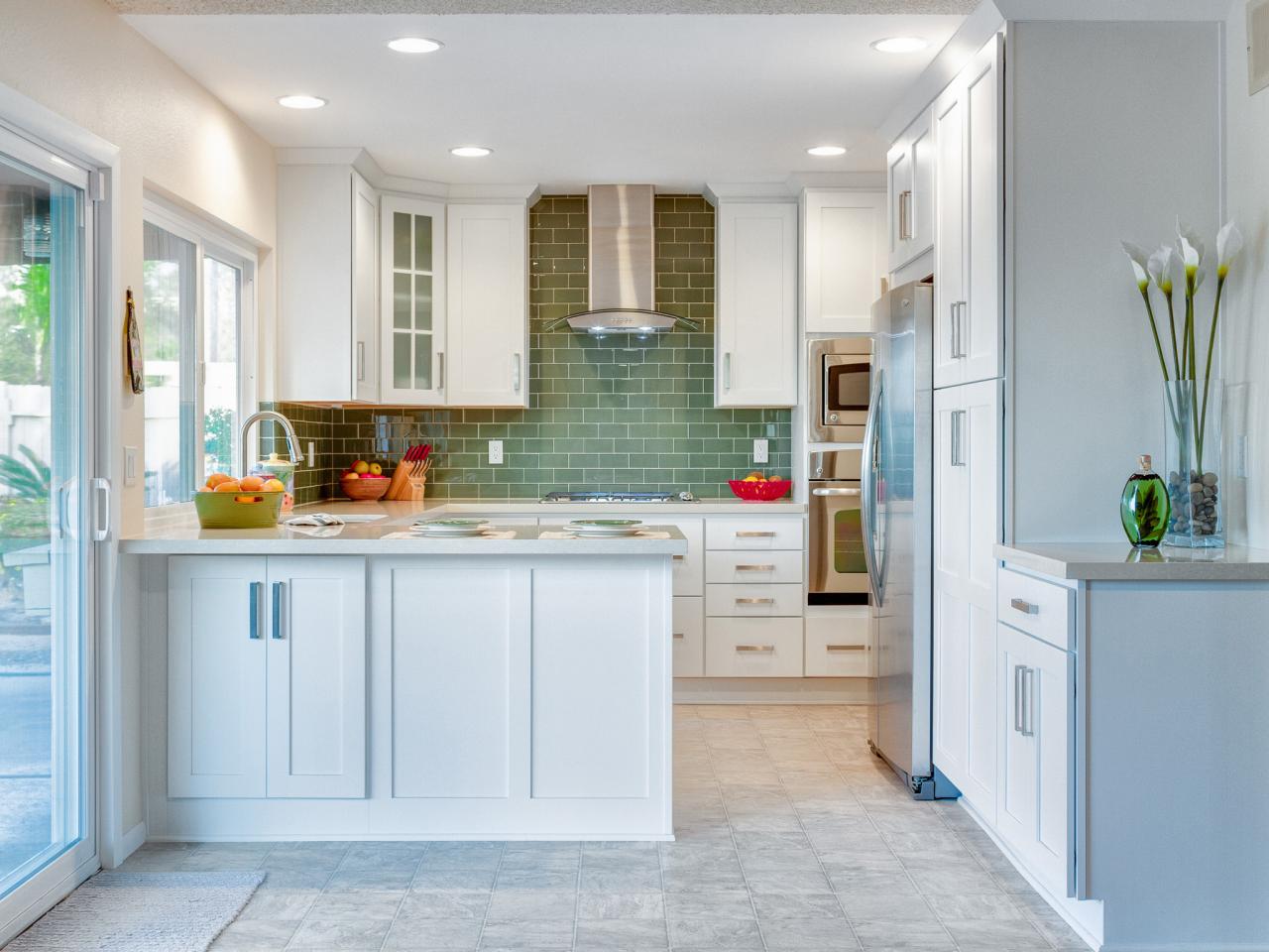 Small Kitchen Backsplash Tiles For Walls To Make It Look Spacious