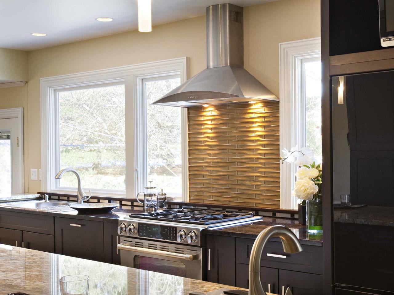 KITCHEN BACKSPLASH IDEAS BEHIND STOVE