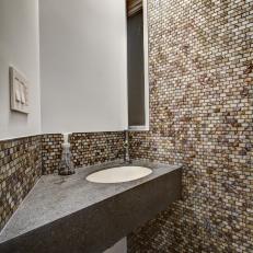 Contemporary Bathroom Optimizes Angular Space
