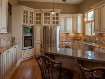 Neutral Transitional Kitchen With Breakfast Bar