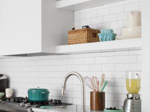 RX-HGMAG018_Small-White-Kitchen-122-c-4x3