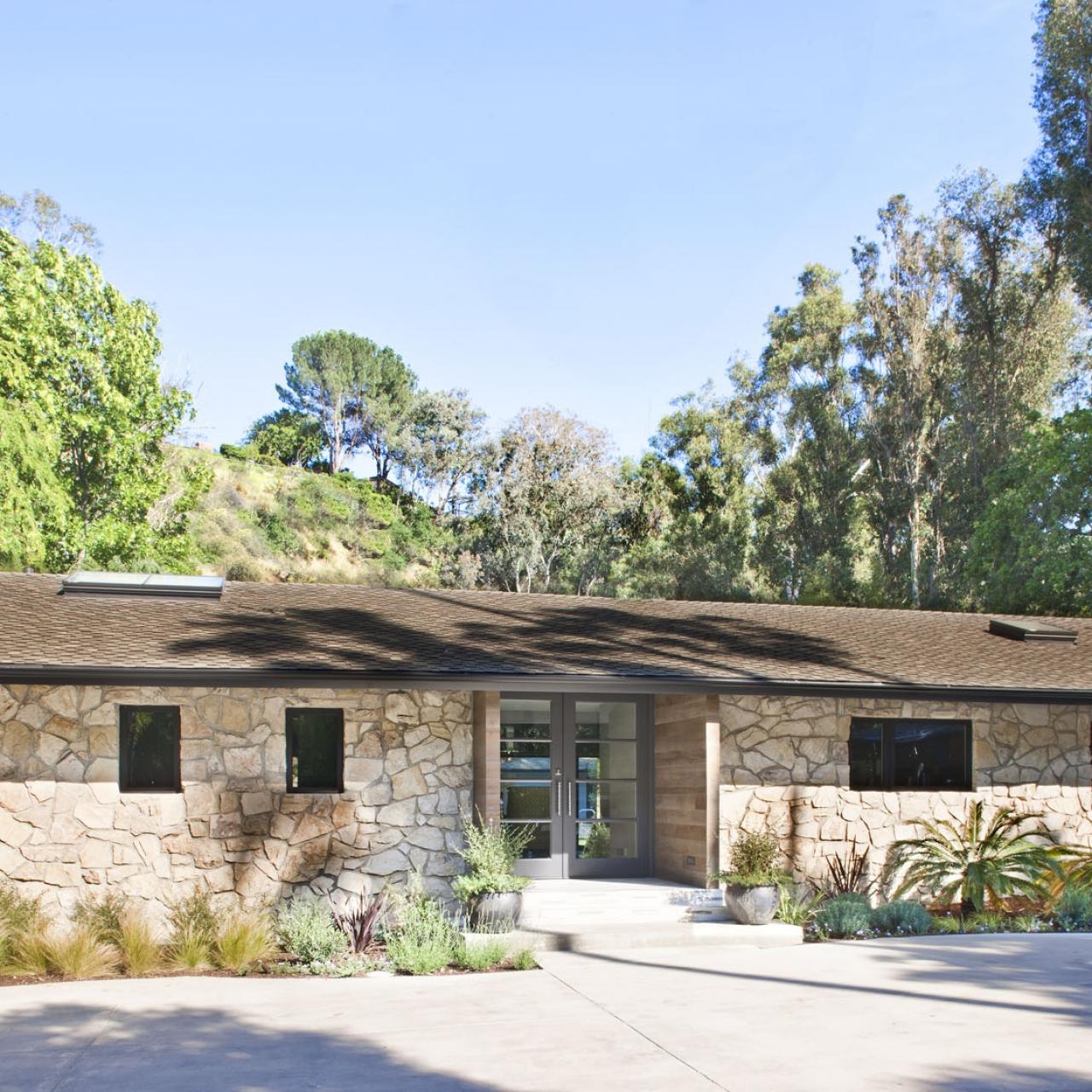 This Modern California House Creates An Indoor / Outdoor Lifestyle