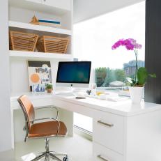Sleek and Modern Home Office With Built-in Desk